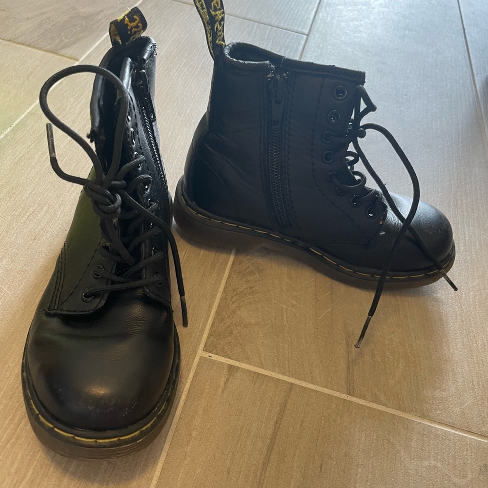 Black classic Dr Martens children size 10